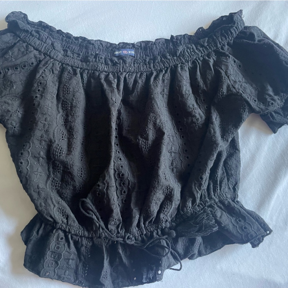 Black heart and hips Crop with details and banded bottom size small